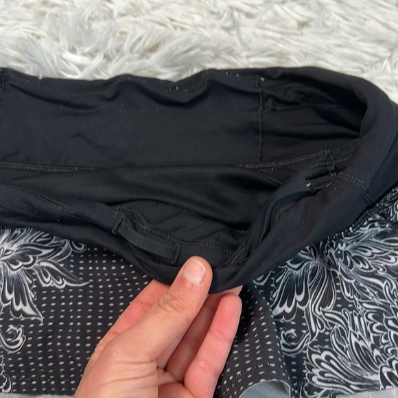 Lululemon Speed Up Short *2.5" Infinity Speed Up Short Alpine White Black - Picture 2 of 6